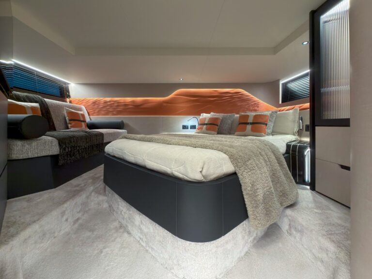 Astondoa_577Coupe_Interior_04