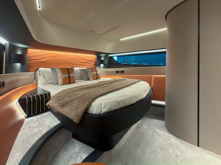 Astondoa_577Coupe_Interior_12