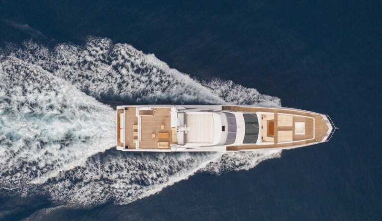 Azimut Sama 35 m dall’alto —