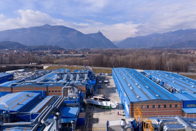 Azimut Seadeck 9_launch ceremony (1)