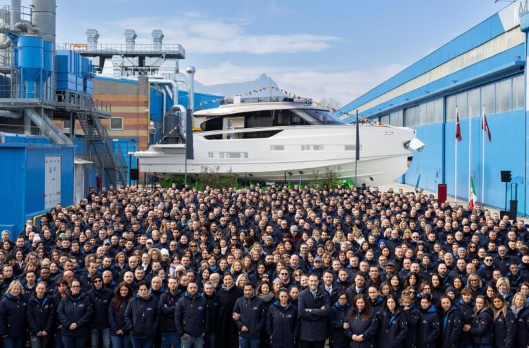 Azimut Seadeck 9_launch ceremony (5)