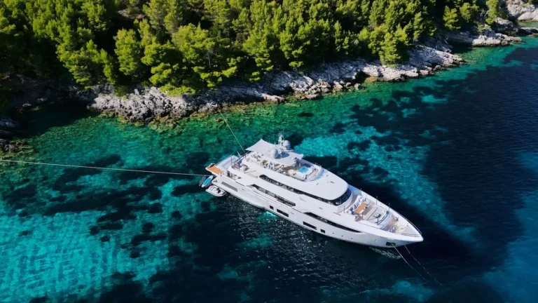 Custom Line sokny-exterior