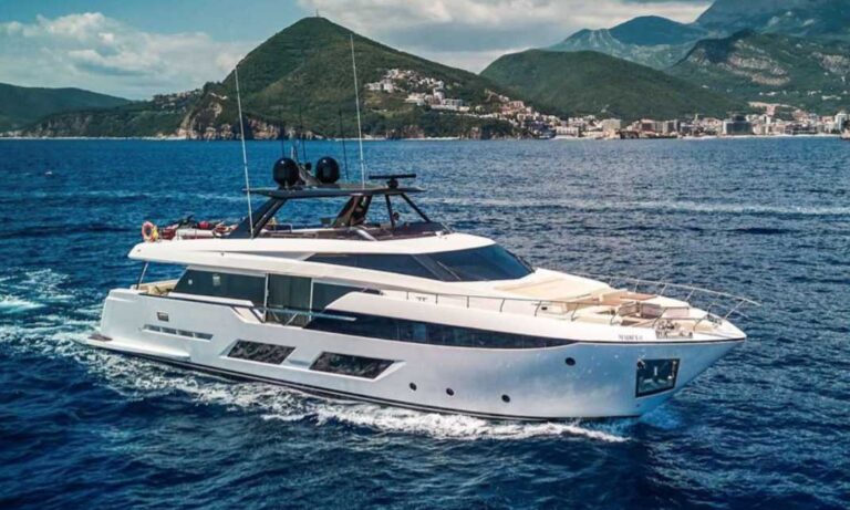 Ferretti Yachts Madra II 29 m prof –