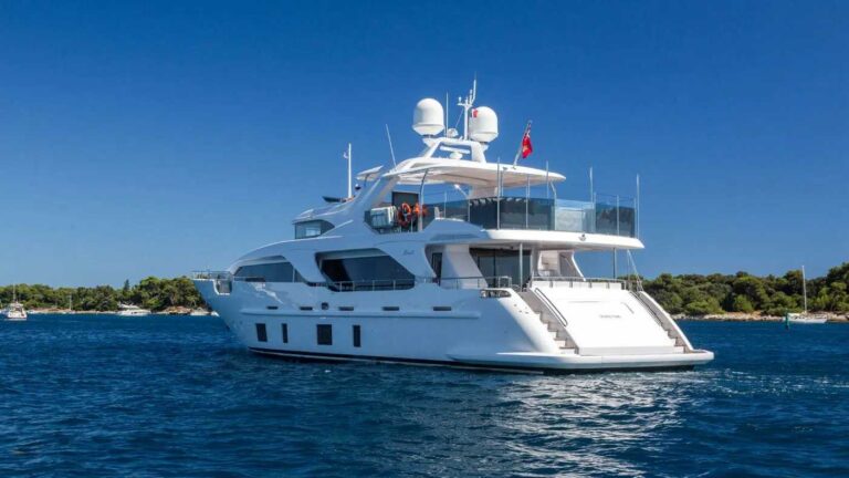 GALA Benetti da poppa –