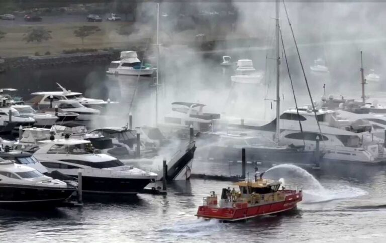 incendio Australia tre superyacht Mainly Observer