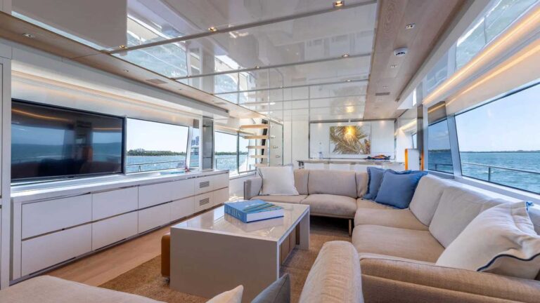 sanlorenzo-sasa-motor-yacht-main-saloon –