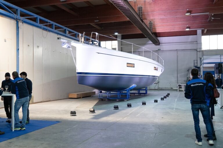 Maxi Dolphin MD58 (2)