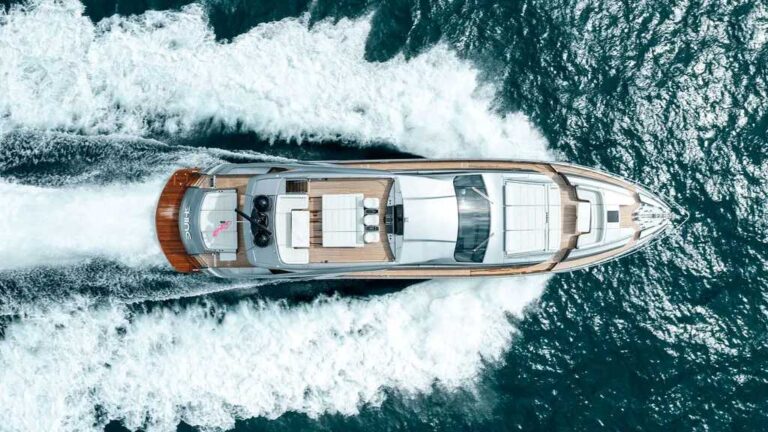 Shine Pershing 28m dall’alto –