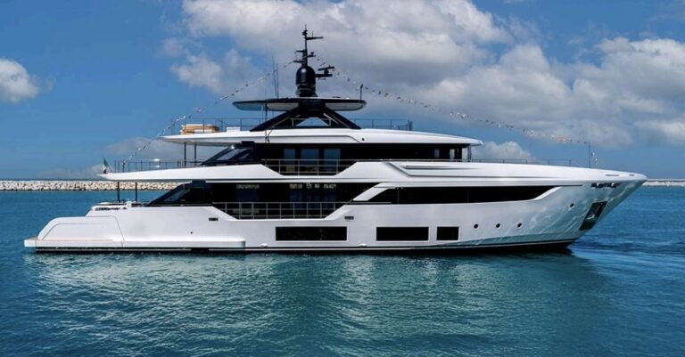 Custom Line Navetta 38