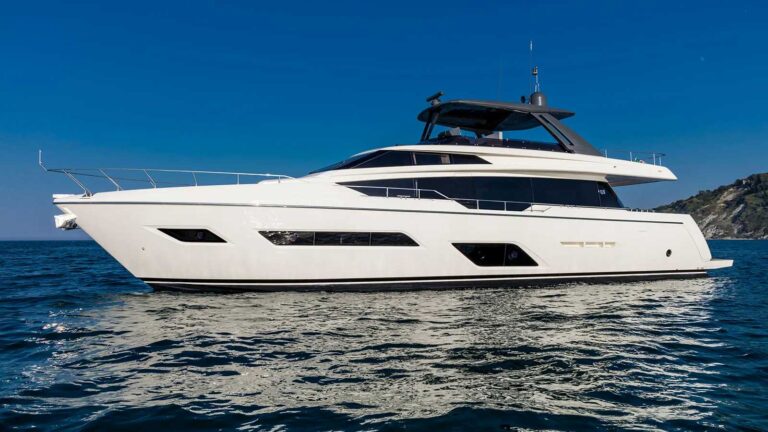 ferretti-yachts-780-side