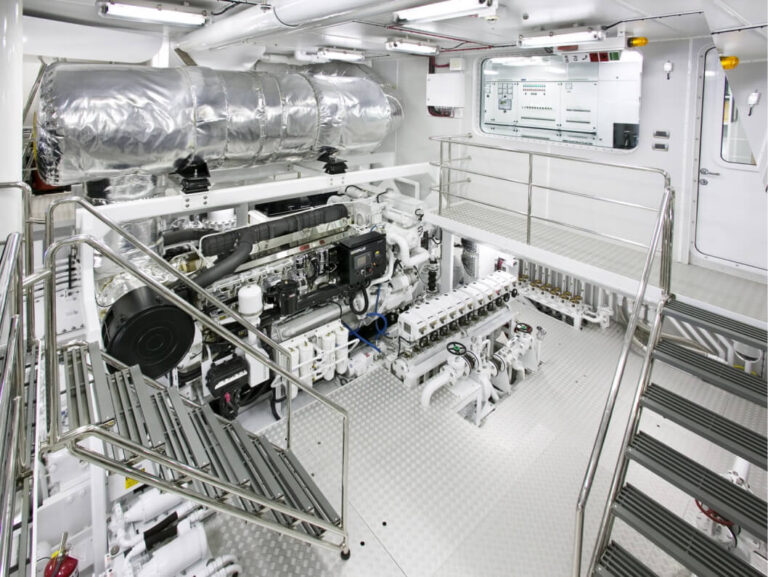no-stress-two-engine-room Rossinavi