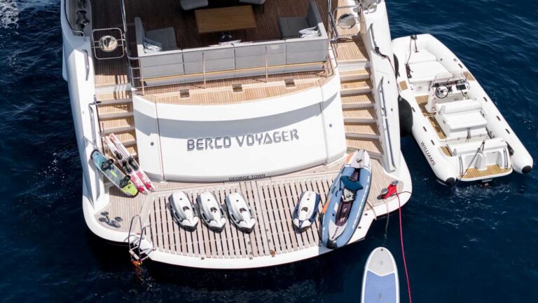 sunseeker-motor-yacht-berco-voyager-for-sale-beach-club –