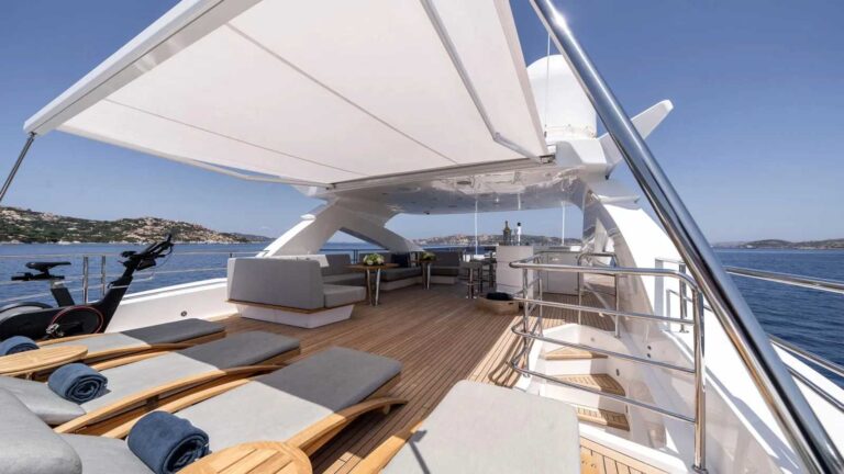sunseeker-motor-yacht-berco-voyager-for-sale-sundeck –