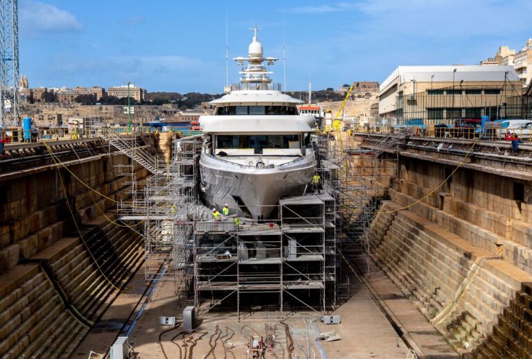 Palumbo Superyachts Refit NEW DREAM.bak