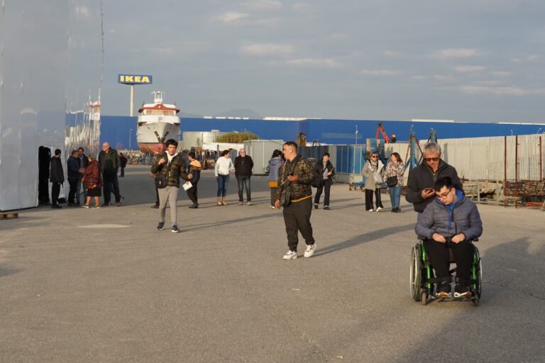 gruppo di ragazzi dell’associazone i bimbi delle fate fa visita al cantiere