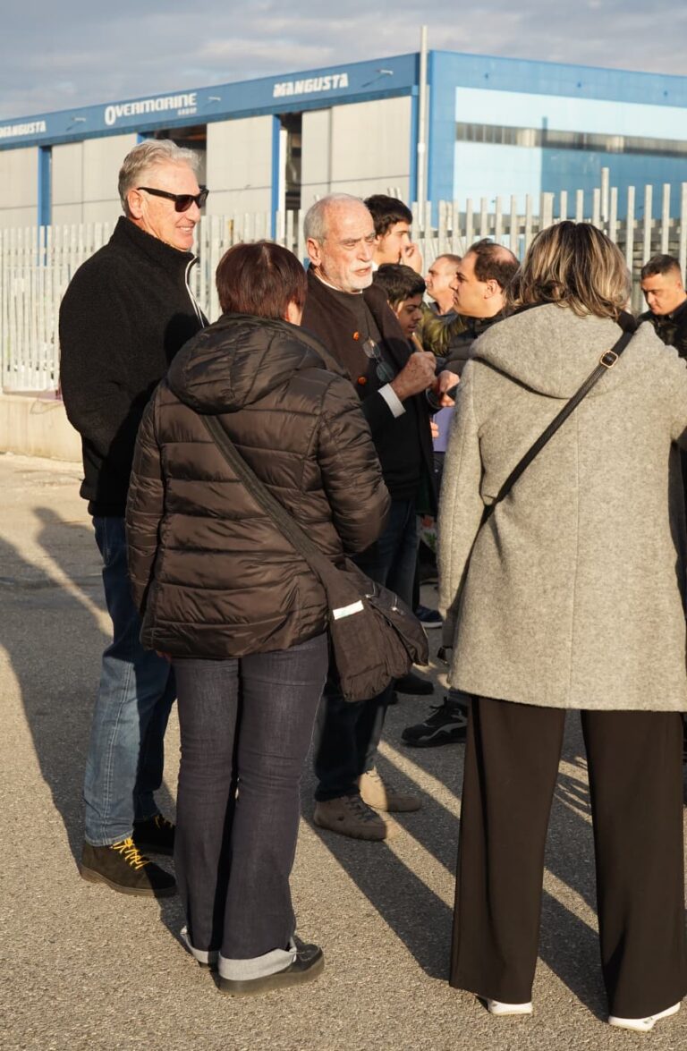 gruppo di ragazzi dell’associazone i bimbi delle fate fa visita al cantiere