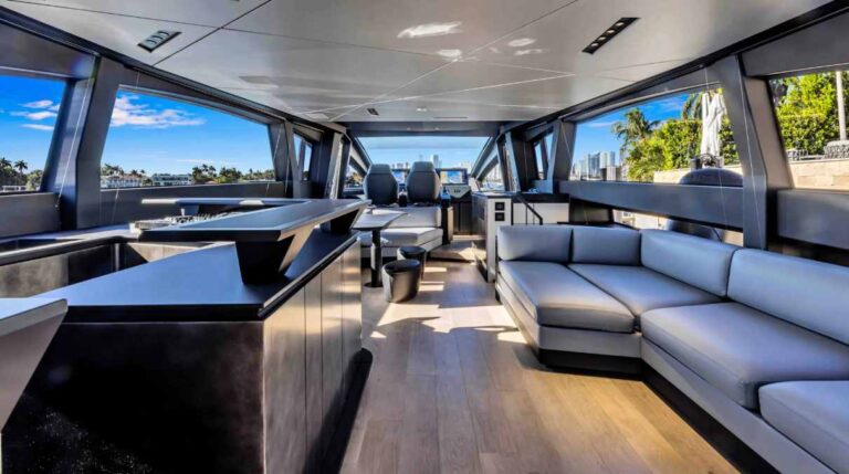 Pershing 24 m Ciao interni –