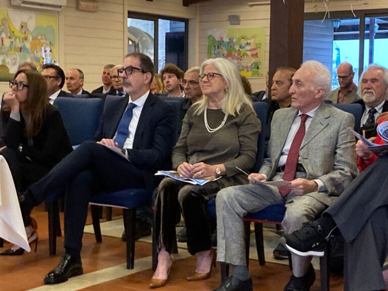 da sx prefetto G. Dionisi, presidente M. Gloria Giani, ammiraglio C. Bettini