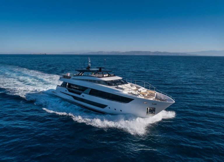 Spica 30 m Ferretti Yachts, profilo –