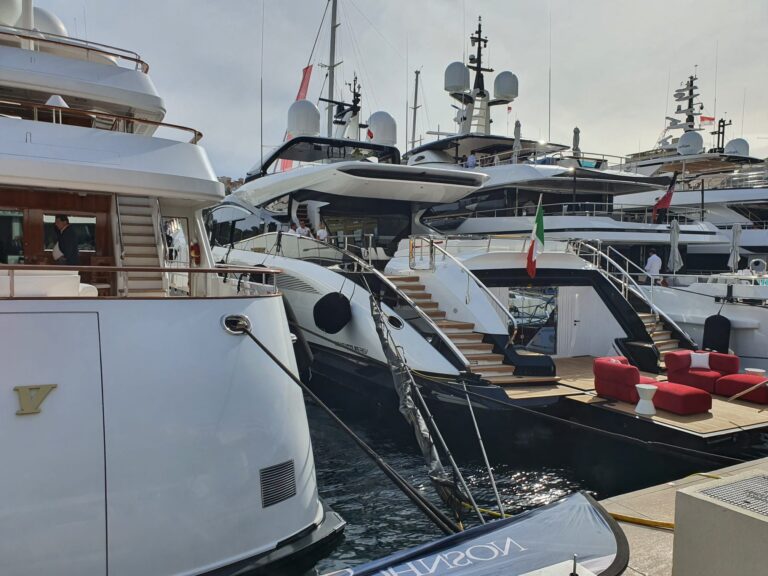 Superyacht a Montecarlo