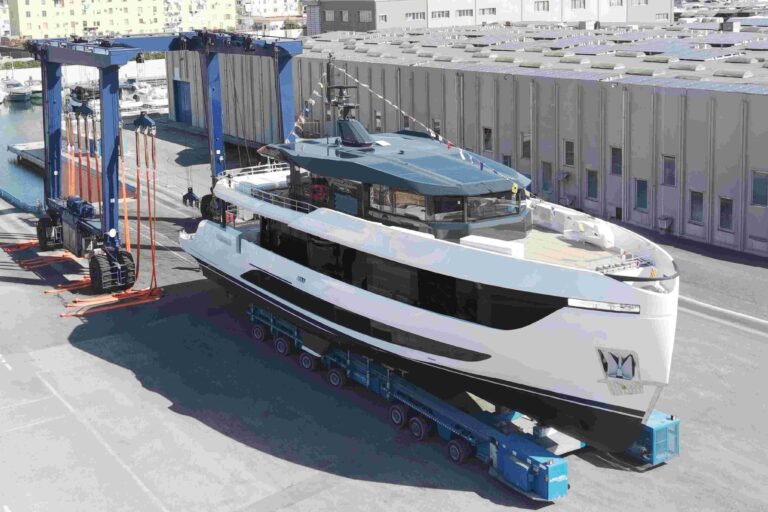 Arcadia Yachts_A96_launch_1 –