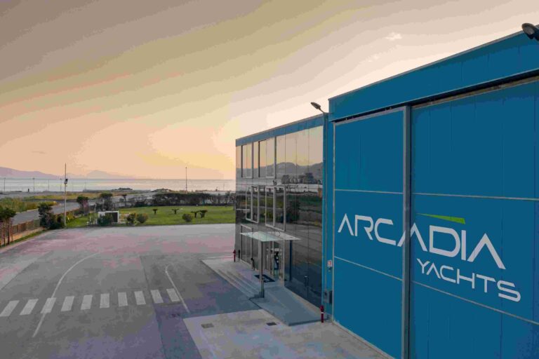 Arcadia Yachts_A96_view –