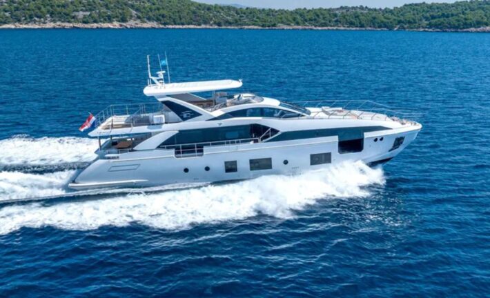Azimut Grande 27 m Chillin –