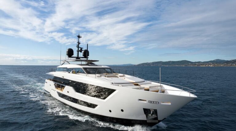 Custom Line Jag’B 33 m –