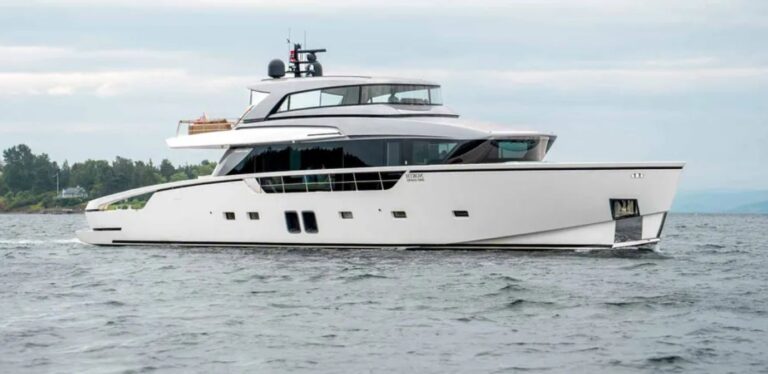 North Sanlorenzo 27 m –