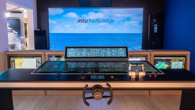 Rolls Royce – Overmarine – NautiQ Bridge –