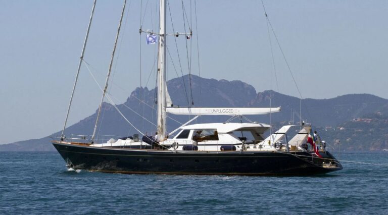 Unplugged, Cantiere Valdettaro, 34 m –
