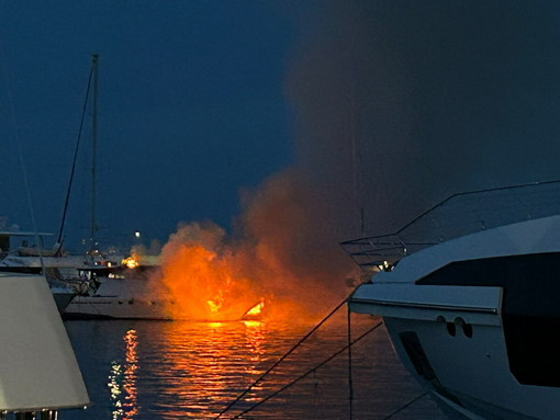 Sanremo – yacht incendio a Portosole