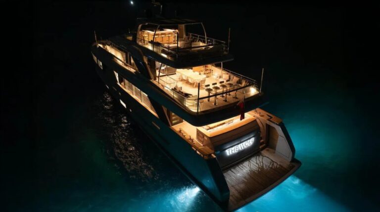 Sanlorenzo The Wolf 36 m da poppa –